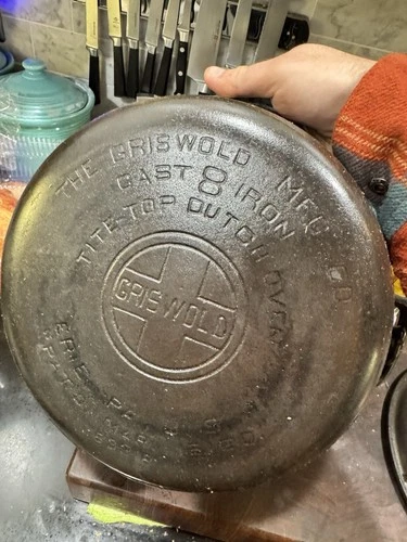 Vintage Griswold no. 8 Tite Top Cast Iron Dutch Oven Antique Excellent Lid