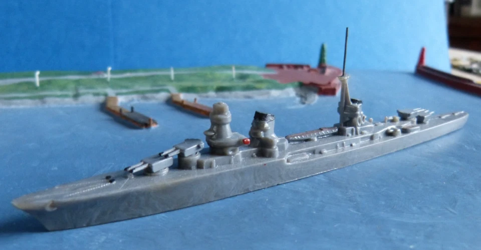 Wiking Kunststoff Modell 425 - 1 : 1250 :  Kreuzer Eugenio di Savoia Marine - Bild 1 von 4