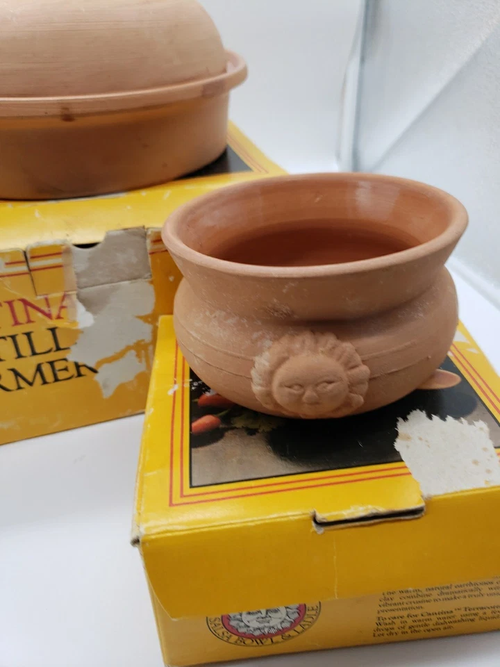 Calentador de tortillas de terracota vintage Boston Warehouse y soporte de inmersión de queso Foto 3 de 4