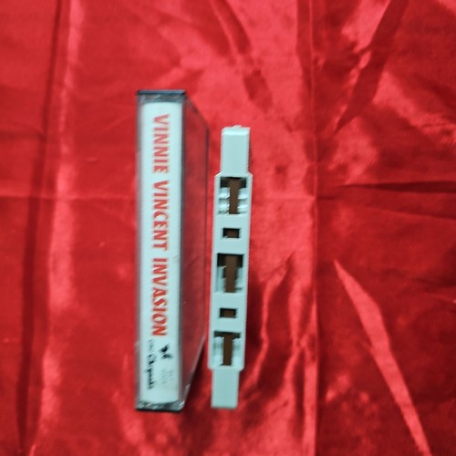 VINNIE VINCENT INVASION CASSETTE TAPE BVT 41529 OOP VG-VG+ Vintage Metal - Picture 4 of 7