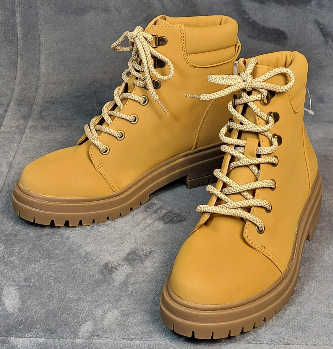 M S Chunky CLEATED Sole ANKLE BOOTS Size 4.5 TAN
