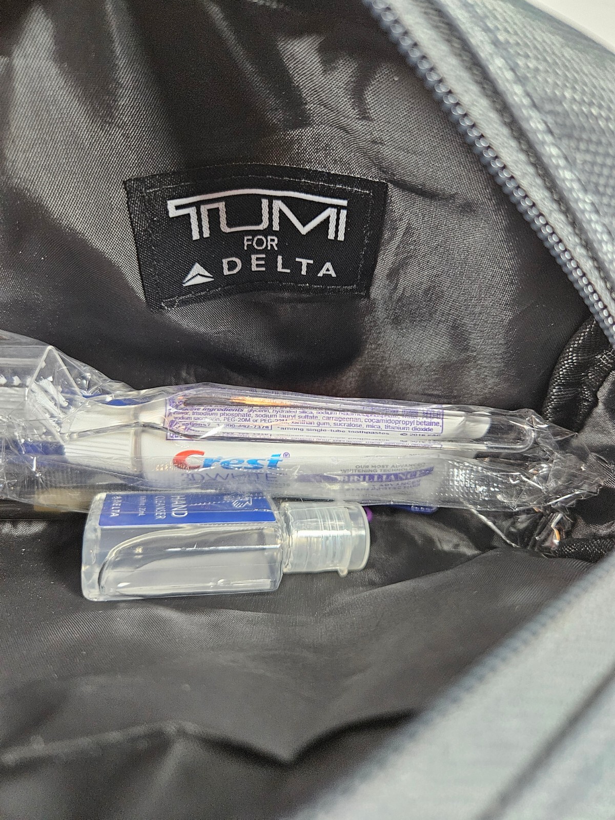 Tumi For Delta Travel Amenity Pouch Zip Bag Black With Toiletries