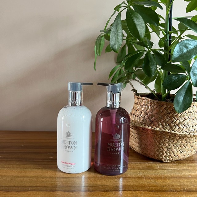 Molton Brown Hand Lotion and Hand Wash Set Gift Fiery Pink Pepper 300ml Molton Brown Hand Lotion and Hand Wash Set Gift Fiery Pink Pepper 300ml