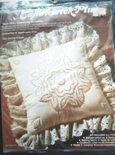 Paragon "Floral Pillow" Candlewick Plus Kit Size 14"