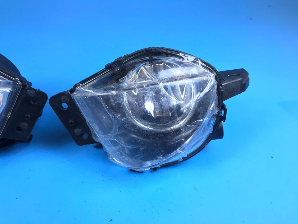 06 07 08 PAR FAROS ANTINIEBLA IZQUIERDO Y DERECHO BMW E90 E91 325I 328I 330I 335I Foto 2 de 4