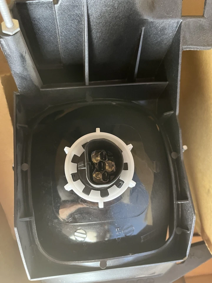 NEW TYC Right Passenger Side Headlight Lamp For 1994-2001 Ram 1500 2500 3500 - Image 4 of 4