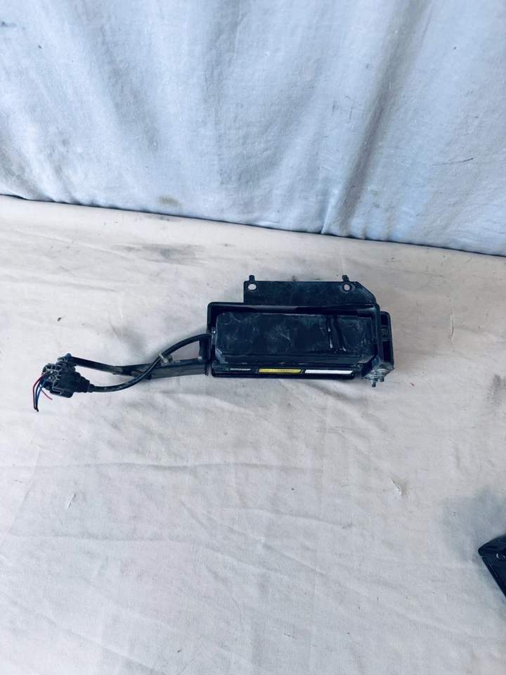 Sensor radar distancia control crucero adaptativo Infiniti QX56 05-10 28437-7S615 Foto 3 de 4