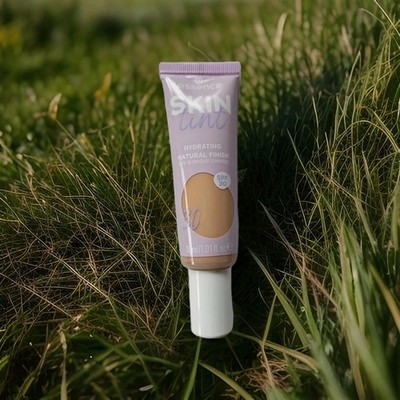 essence Foundation Haut Tint Hydrating Natural Finish LSF 30, 30, 30 ml
