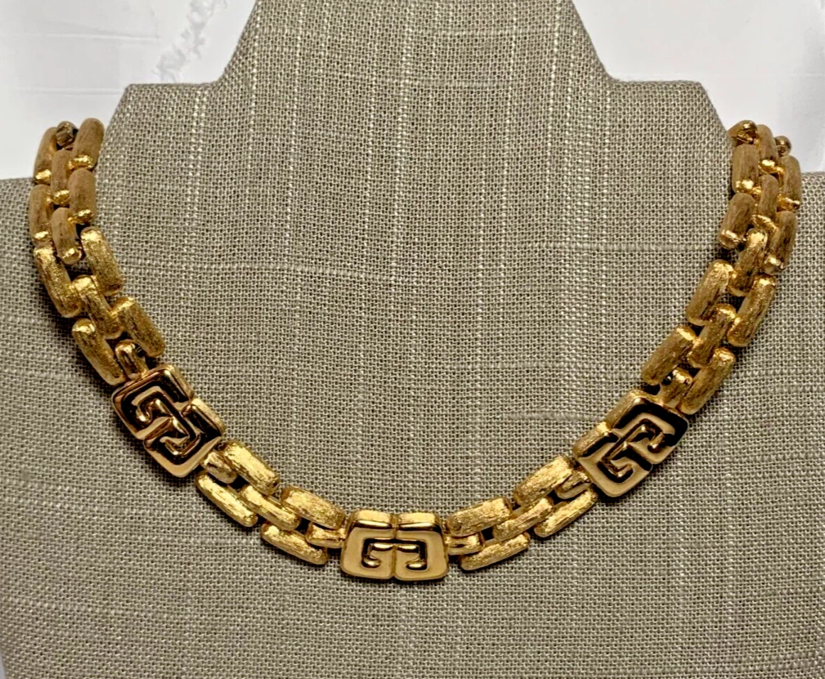 GIVENCHY Collana girocollo vintage anni 80 iconica logo oro GG e maglia testurizzata 17 5"