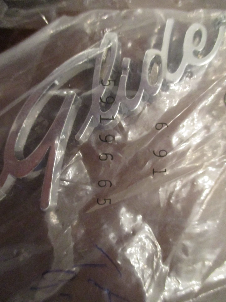 PAR DE EMBLEMAS NOS OEM HARLEY DAVIDSON ELECTRA GLIDE 59196-65 - Imagem 3 de 3