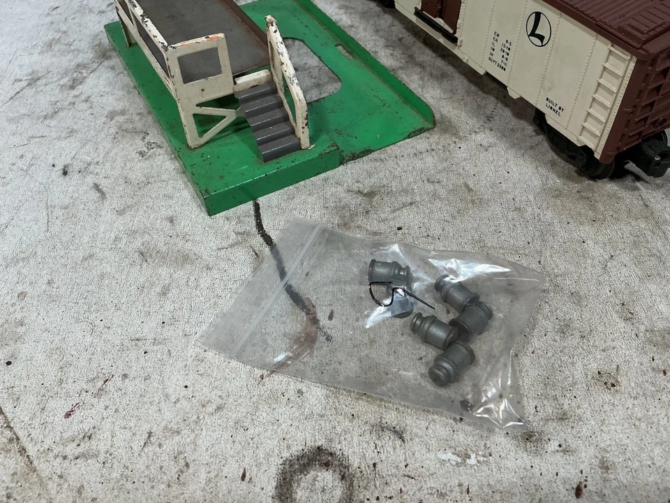 Lionel 36621 Refrigerated Milk Car / Station / Remote Control Track O Gauge - Image 4 of 4