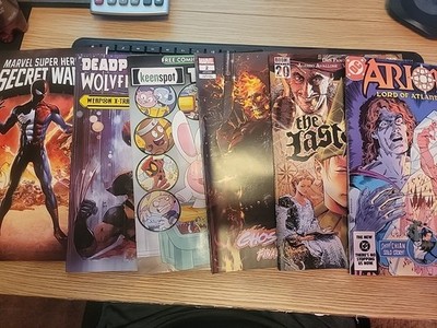 MARVEL SUPER HEROES SECRET WARS #8 Deadpool And Wolverine And More Lot