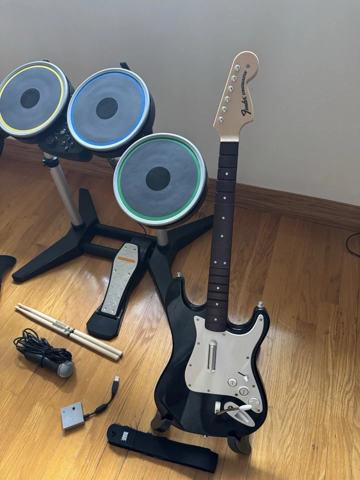 PS4 PS5 Rock Band 4 Bundle, Drums, 2X Guitars, Microphone, NO Game - Tested!! - Image 4 of 4