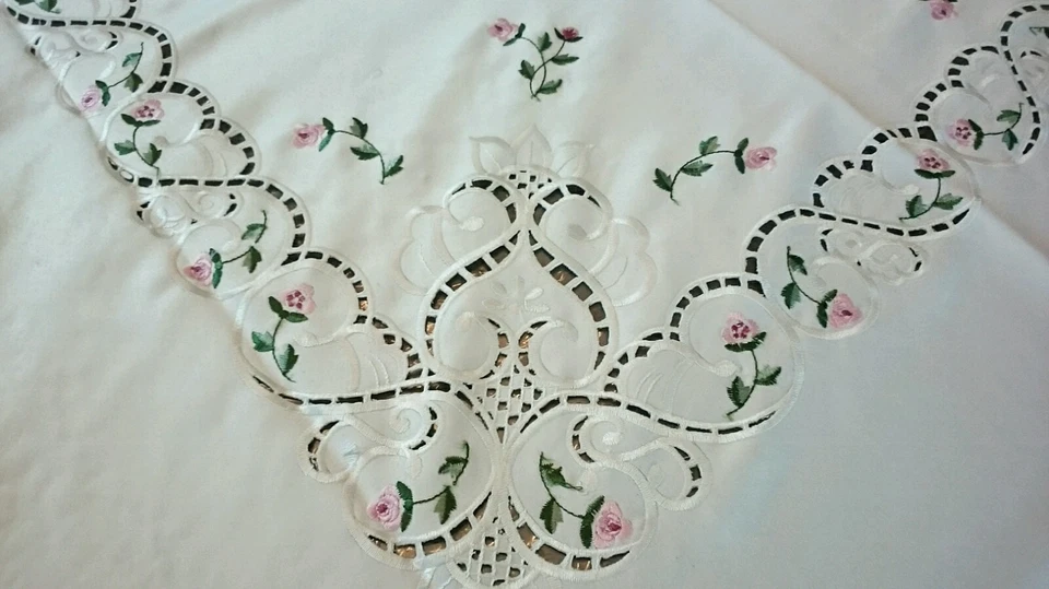 72x90" Embroidery Handmade Rosebud Embroidered Tablecloth Napkins Elegant linen - Image 4 of 4
