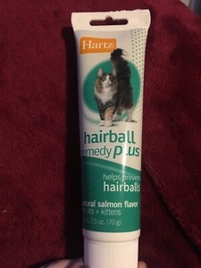 hartz hairball treat plus