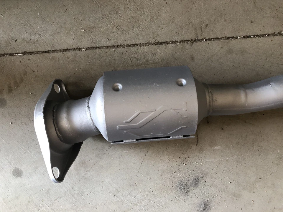 Nissan Cube 2011 convertidor catalítico, usado Foto 4 de 4