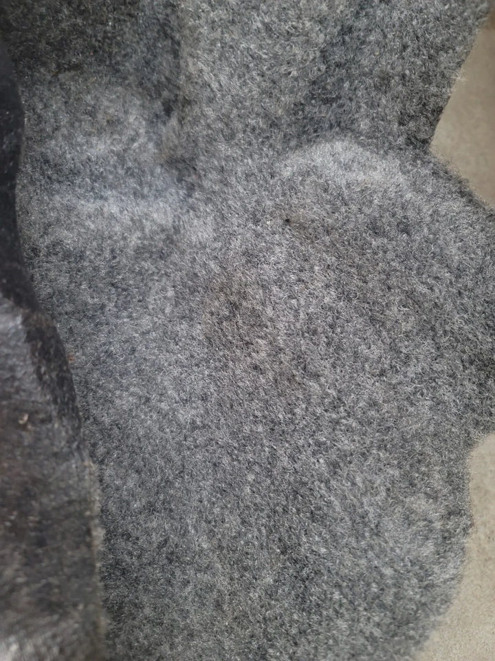 ALFOMBRA MALETERO OEM GM CAPRICE / IMPALA / PARISINA / SAFARI AJUSTE 80-90  Foto 2 de 4