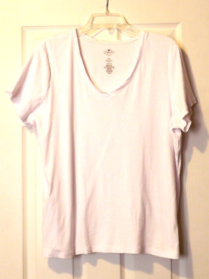 St Johns Bay Women's Size XXL V-Neck Short Sleeve White Color Essential Tee