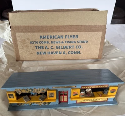 American Flyer #270 News and Frank Stand - all original, no reproduction parts - Image 1 of 4