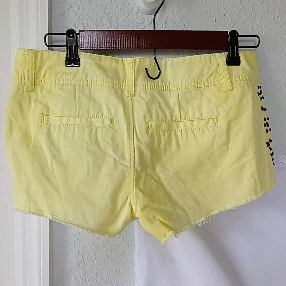 DayTrip Capricorn Cutt Off Distressed Studded Shorts Juniors Sz 26 Yellow Denim - Image 3 of 4