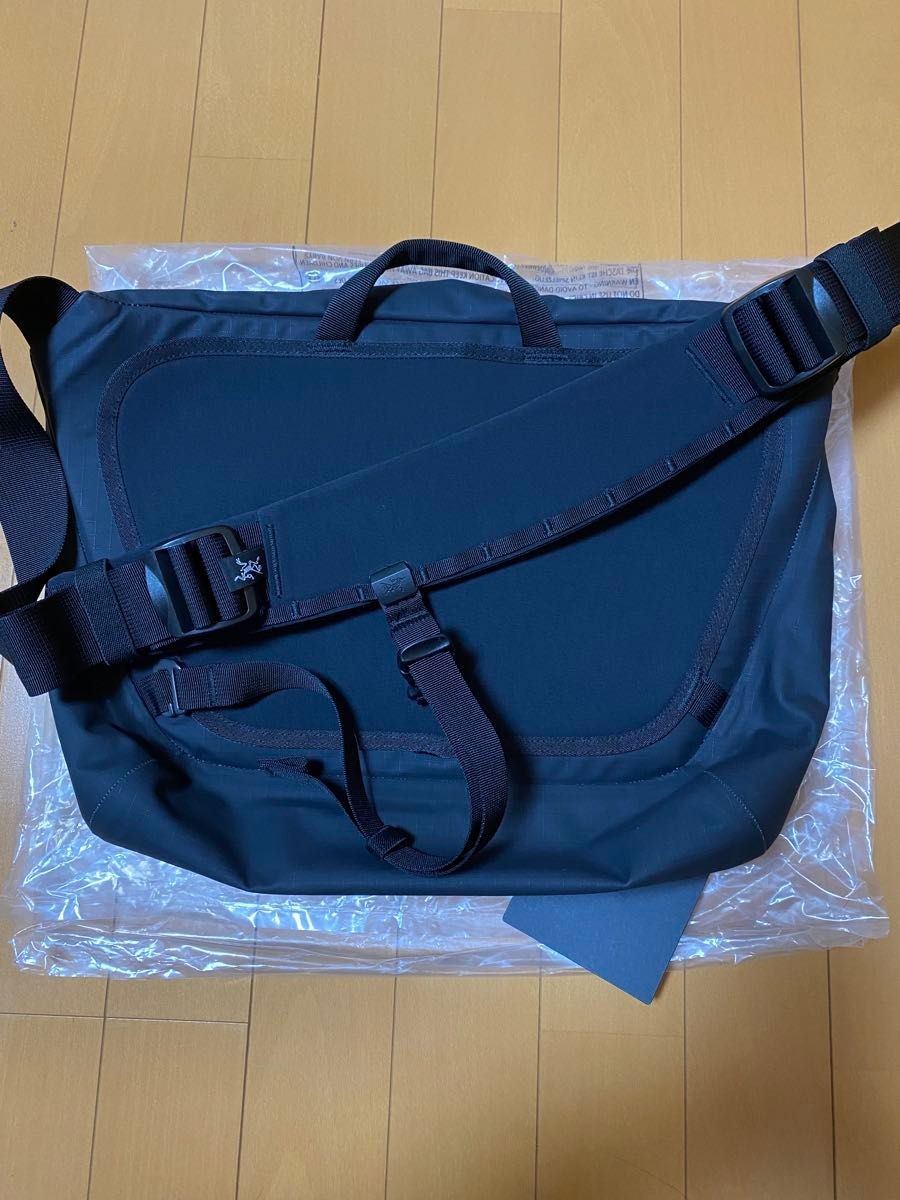 Arc'teryx GRANVILLE Shoulder Bag GRANVILLE 10 Courier Bag Black