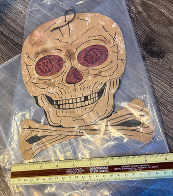 BEISTLE SKULL CROSSBONES  HALLOWEEN DIE CUT
