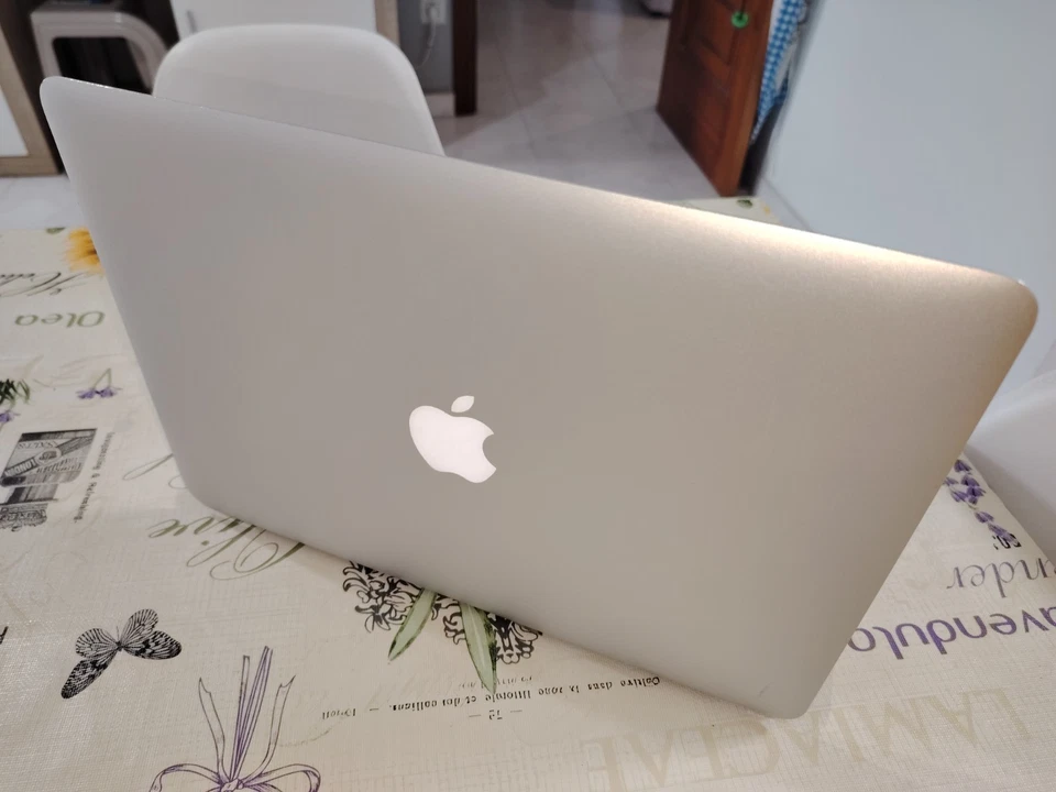 Apple MacBook Air 13" 2015 · i5 · 8GB · 128GB, foto 3 de 5