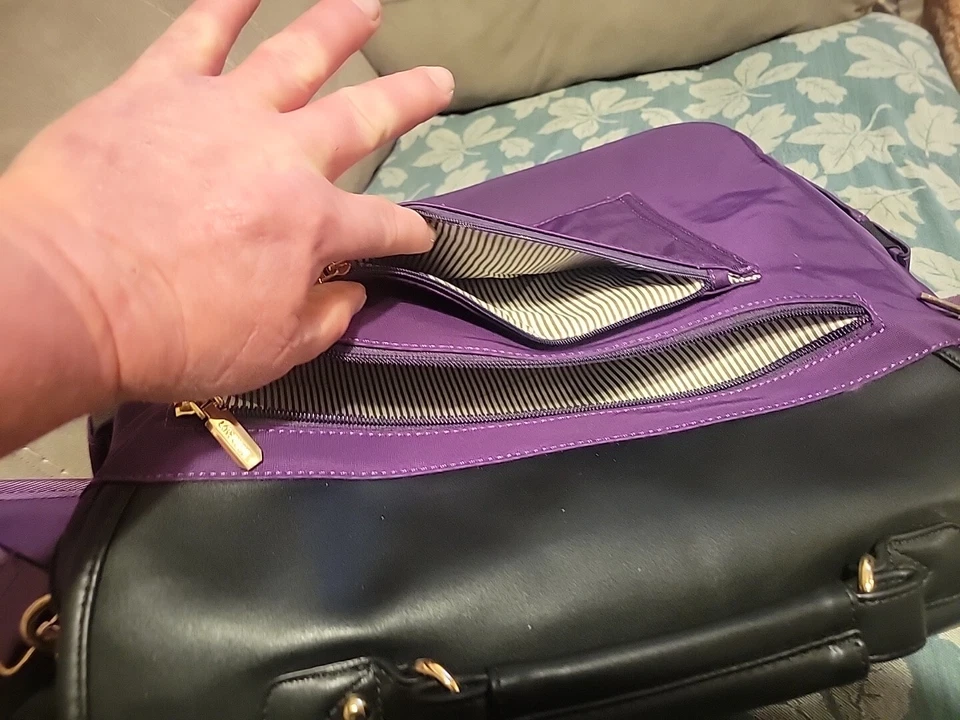 Bolsa de mensajero para computadora púrpura Foto 2 de 4
