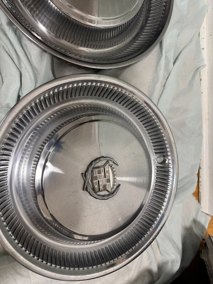GM CADILLAC HUBCAP WHEEL COVER METAL VINTAGE SET OF (2) - Image 2 of 4