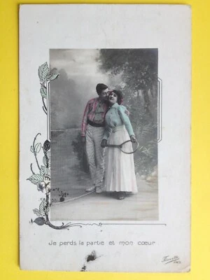 cpa Fantaisie Sport PARTIE de TENNIS Raquette Filet - Photo 1/2