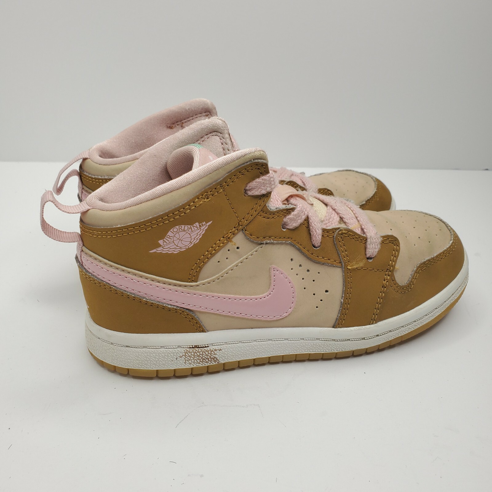 air jordan 1 mid lola bunny