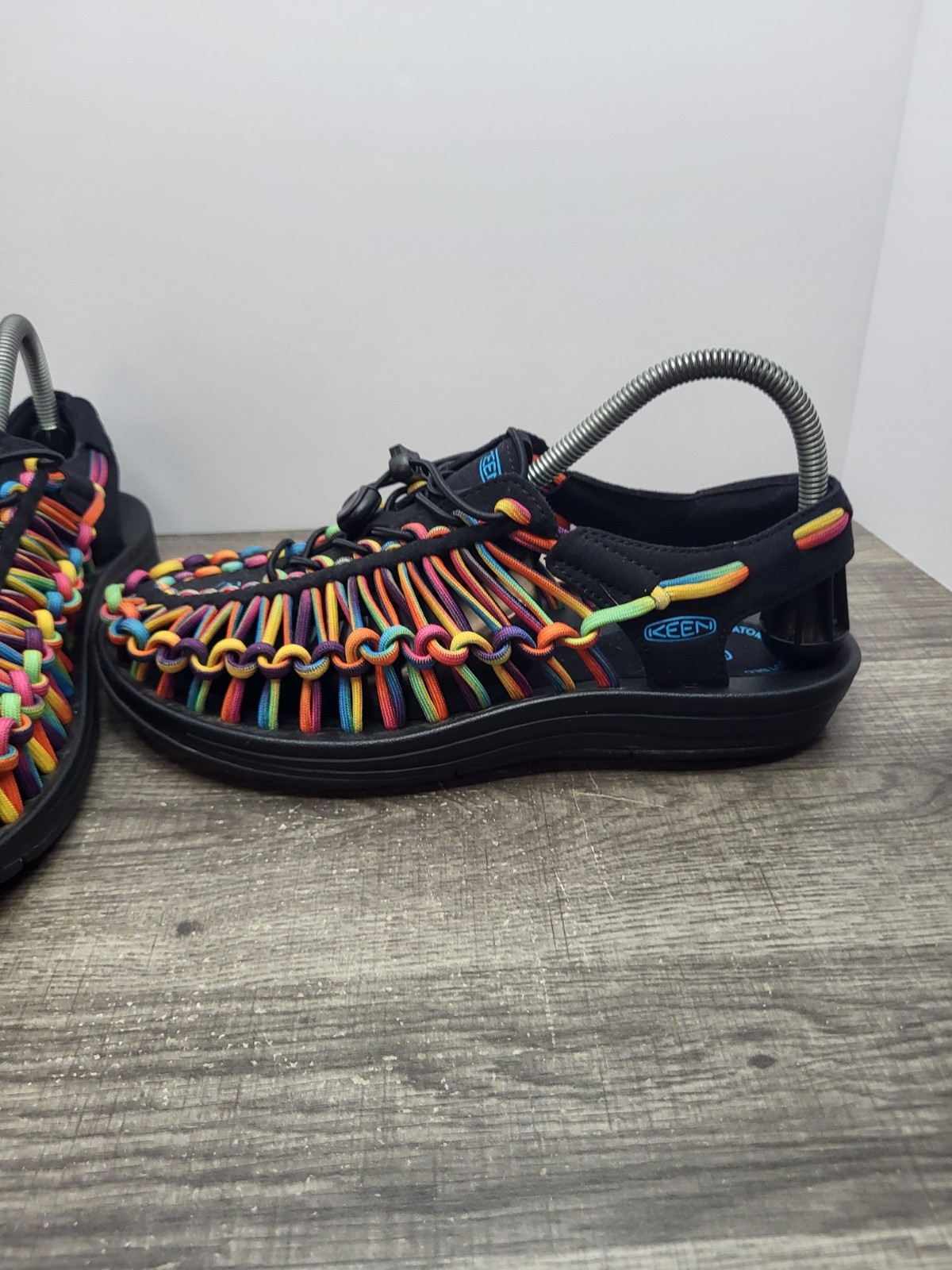 Keen UNEEK Sandalo Waterfront Vari Colori e Donna 9 5 Arcobaleno Colorato