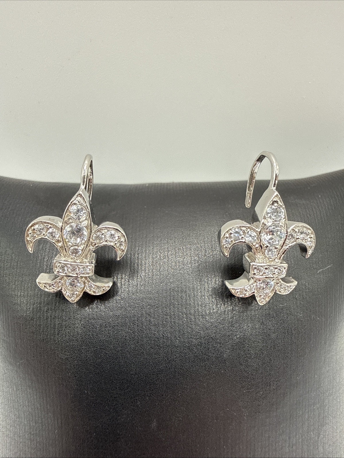 Vtg 925 Sterling Silver Cz Fleur De Lis Lever-Back Earrings. 4 Grams.artist Nf?
