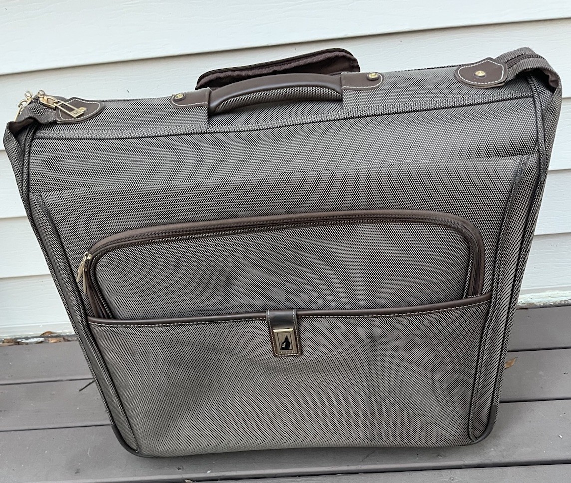 LONDON FOG KENSINGTON II 44" WHEELED GARMENT  BAG, Brown Rea