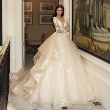 Luxury A Line Wedding Dress Glamorous Princess V-Neck Lace Appliques Bridal Gown