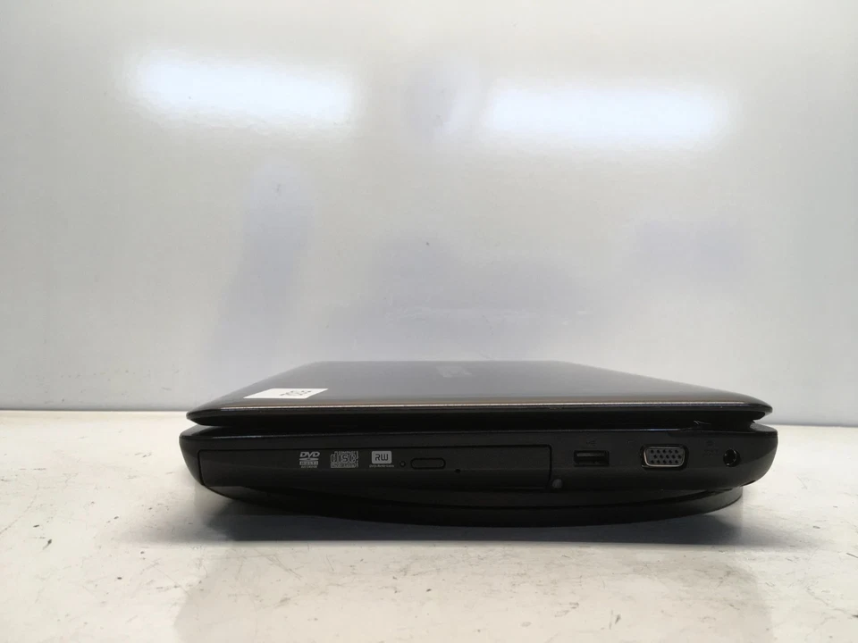 Toshiba Satellite L645D-S4037 AMD Phenom II P820 1,8 GHz 4 GB SIN DISCO DURO/batería Foto 4 de 4