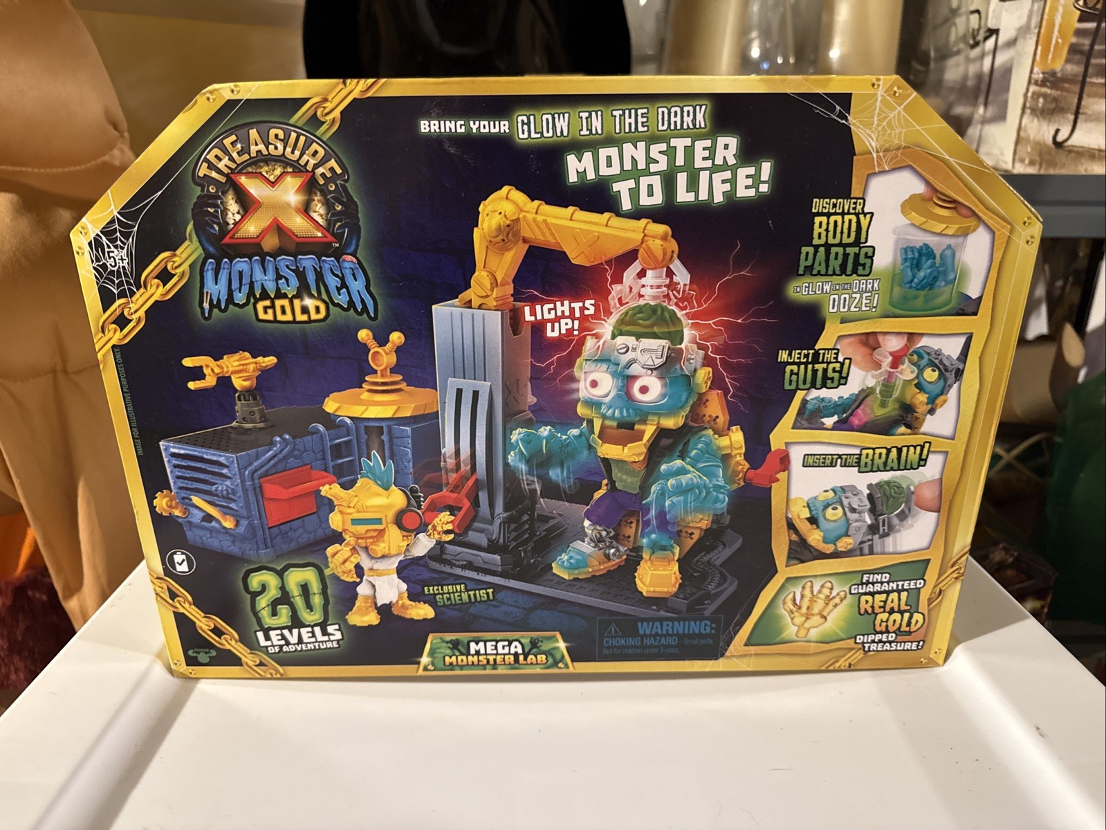 Treasure X Monster Gold Mega Monster Lab Brilla en la Oscuridad Hasta 25 Niveles NUEVO