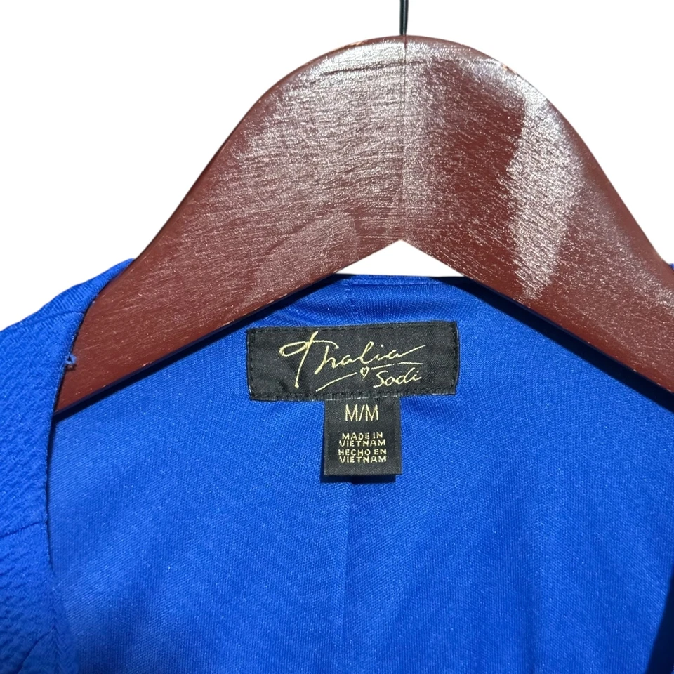 Cardigã feminino Thalia Sodi manga longa recortado nas costas azul drapeado aberto tamanho médio - Imagem 2 de 4