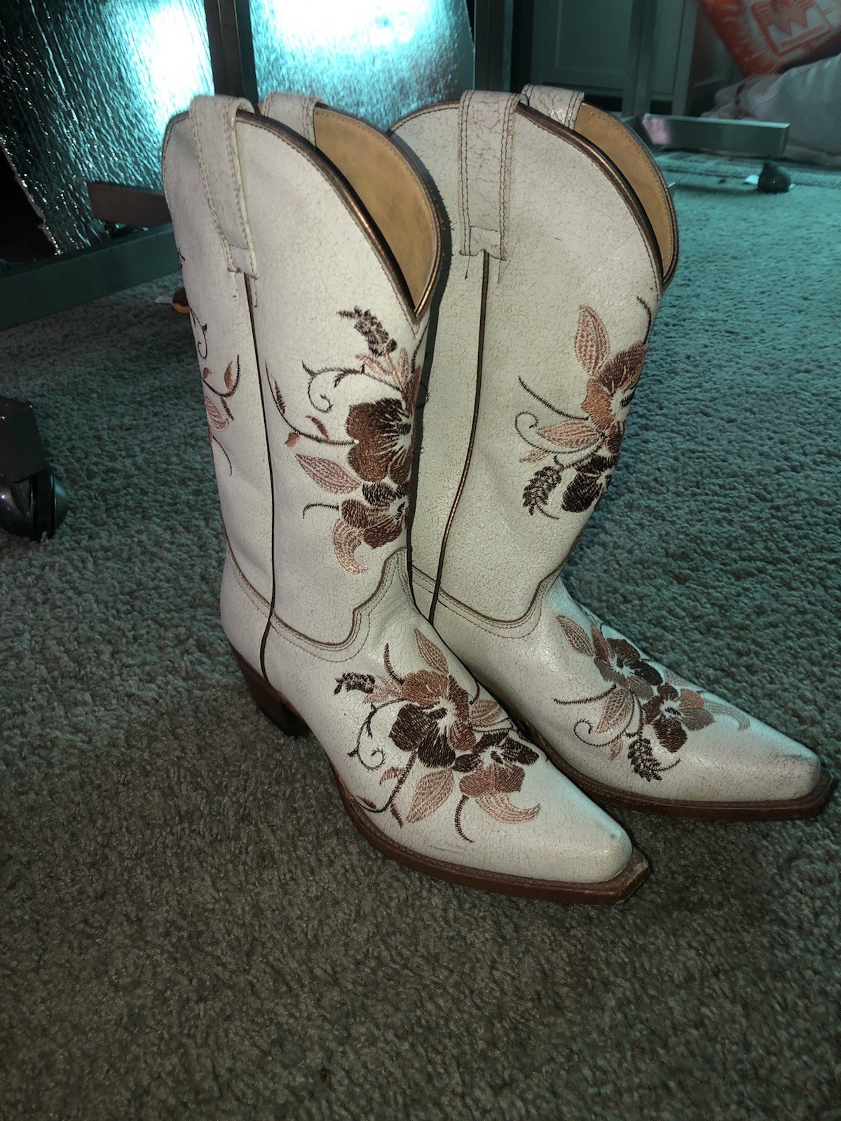 Shyanne Sloane Beautiful Floral Embroidered Western Boot Ivory Womens Size 9.5 M