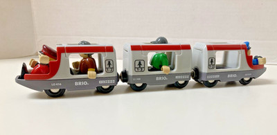 Brio Metro Passenger Train Shuttle 4 Figures, 2 Engine trains, 1 Passenger Car