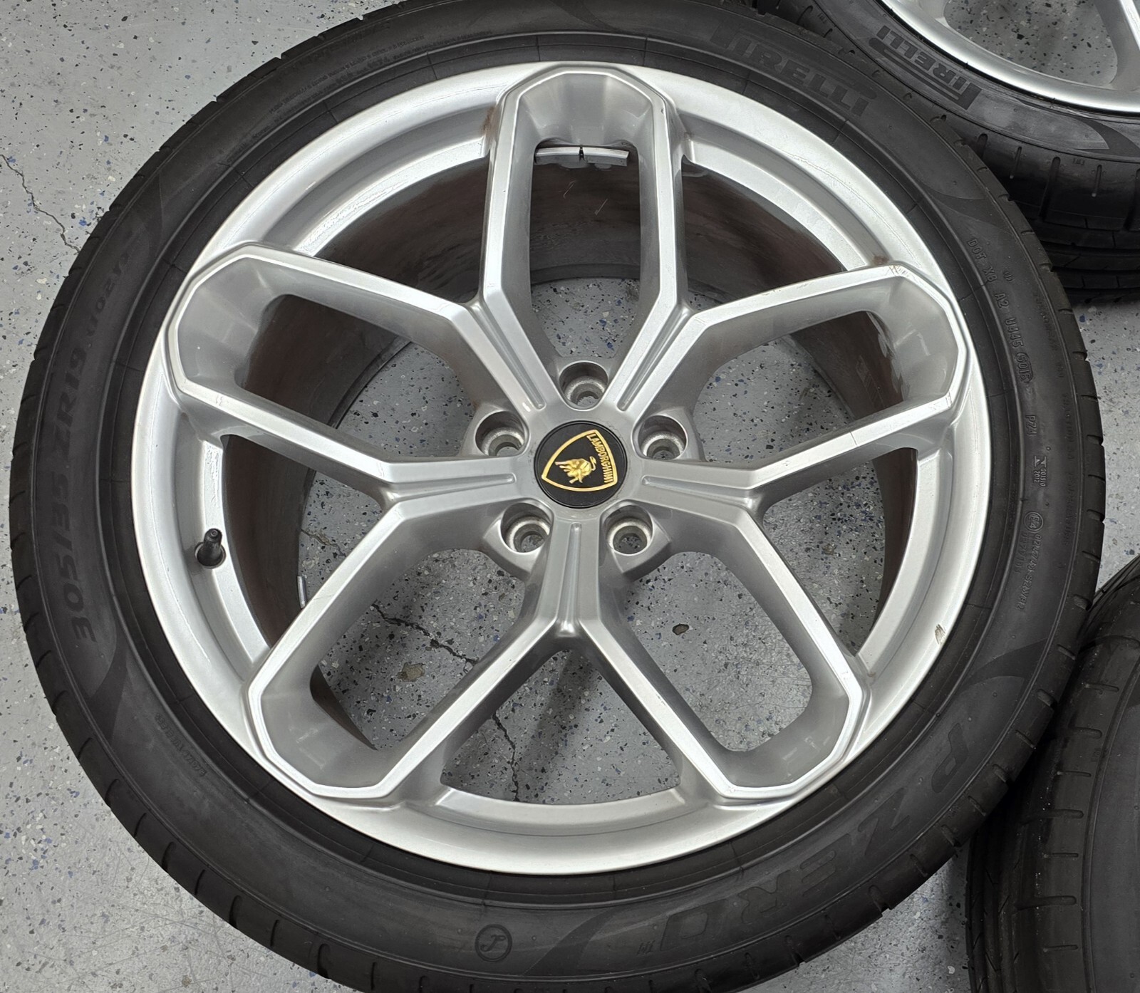 Lamborghini 19" OEM Huracan Kari EVO Wheels and Tires Stock Perreli Tires 33
