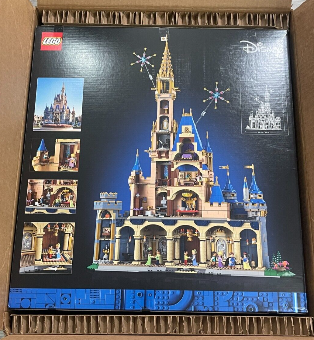 LEGO Disney Castle 43222 Set 8 Minifigures 4837 Pieces 100th