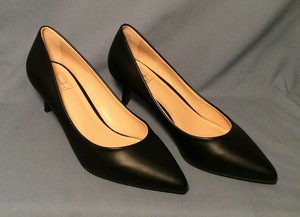 classic black pumps