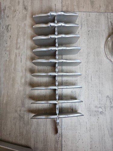 Vintage Aluminum Ice Cube Tray – Mid Century Kitchenware – Missing Lever Insert - Picture 2 of 3