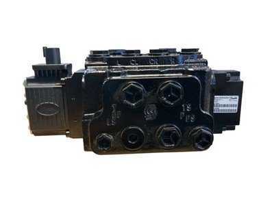 CNH Case IH New Holland Genuine Hydraulic Steering Valve 87585898   OEM Danfoss