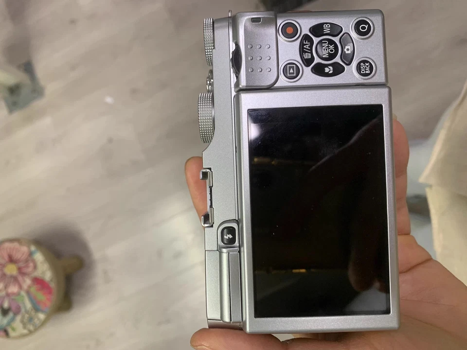 Cámara digital Fujifilm X-M1 16,3 MP solo cuerpo con cargador naranja Foto 3 de 4