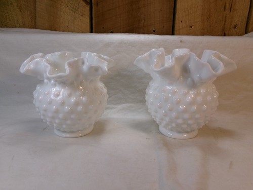 Lot of 2 Vintage Fenton Hobnail Milk Glass Ruffled Edge 4" Rose Bowl Vases - 第 1/5 張圖片