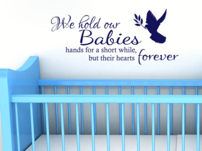 Hold Our Babys Forever Wandbild Aufkleber, Kinderzimmer Zitat, PVC Aufkleber, Modern