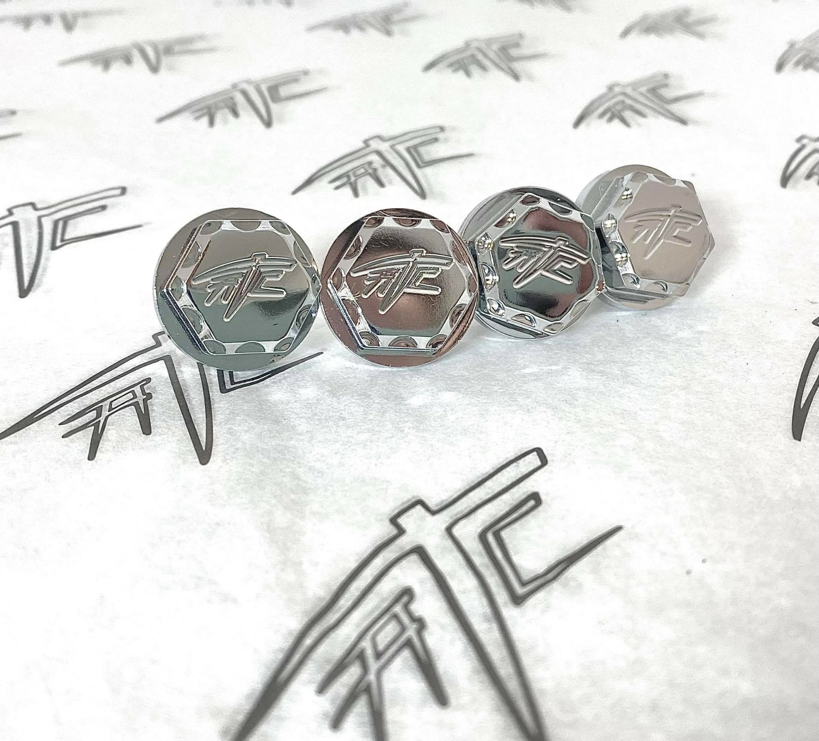 CHROME DIAMOND CUT UPPER SIDE FARING & RAM AIR BODY BOLTS 2017 SUZUKI HAYABUSA
