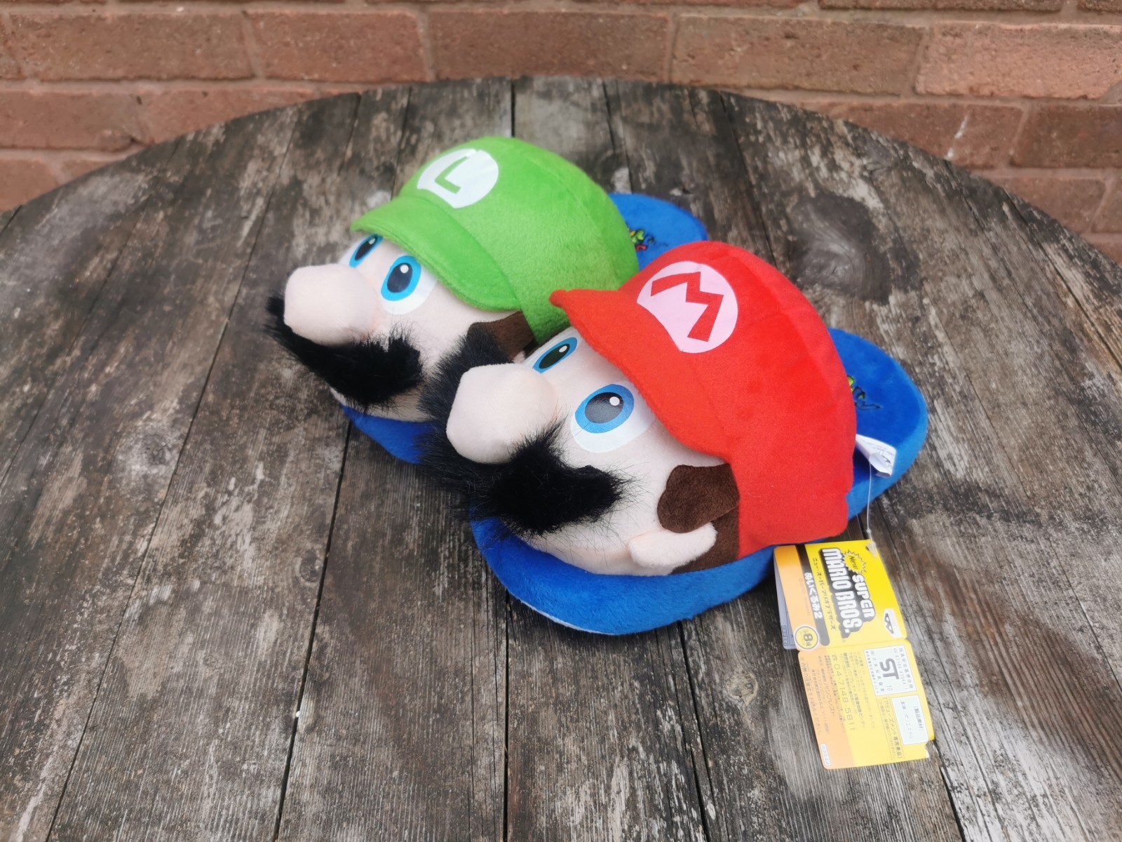 Zapatillas Banpresto Super Mario Bros Mario 2010 para juegos coleccionables nuevas con etiquetas